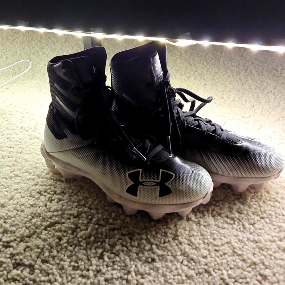 Underarmor Highline size 4.5Y cleats